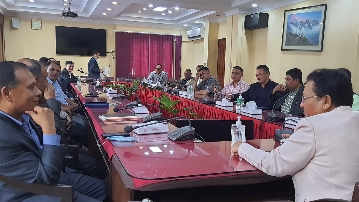 चाडपर्वमा विद्युत प्रवाह चुस्त राख्न उर्जामन्त्रीको निर्देशन